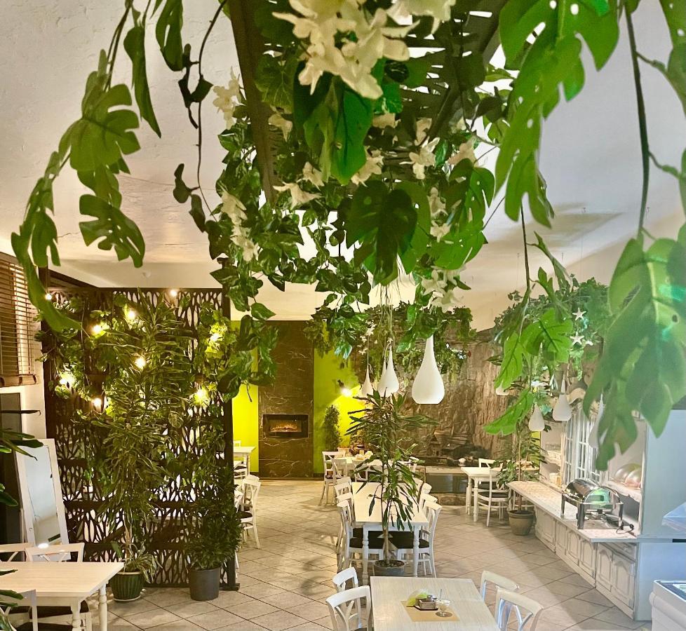 Polonez W Rymaniu Hotel Bagian luar foto