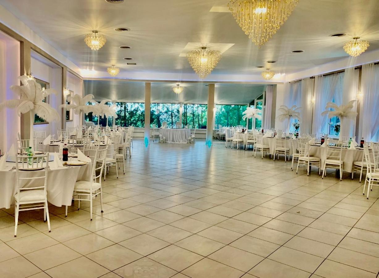 Polonez W Rymaniu Hotel Bagian luar foto